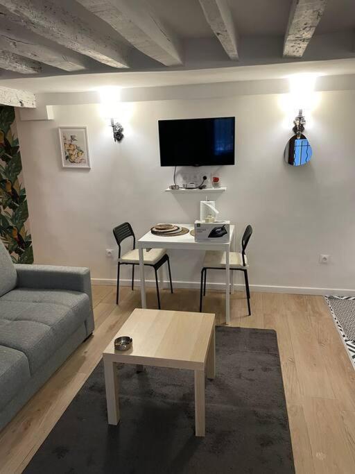 Appartement Confortable - Opera - Place De La Madeleine - Saint Martin - 4 Pers Parijs Buitenkant foto